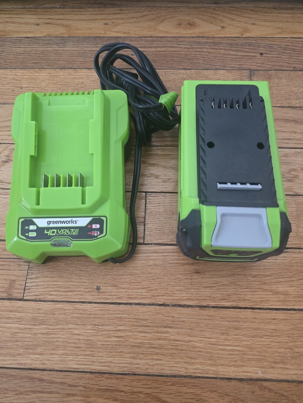 Greenworks 40V 2Ah Li-Ion Battery & Charger Set (Model BAF721) Like New
